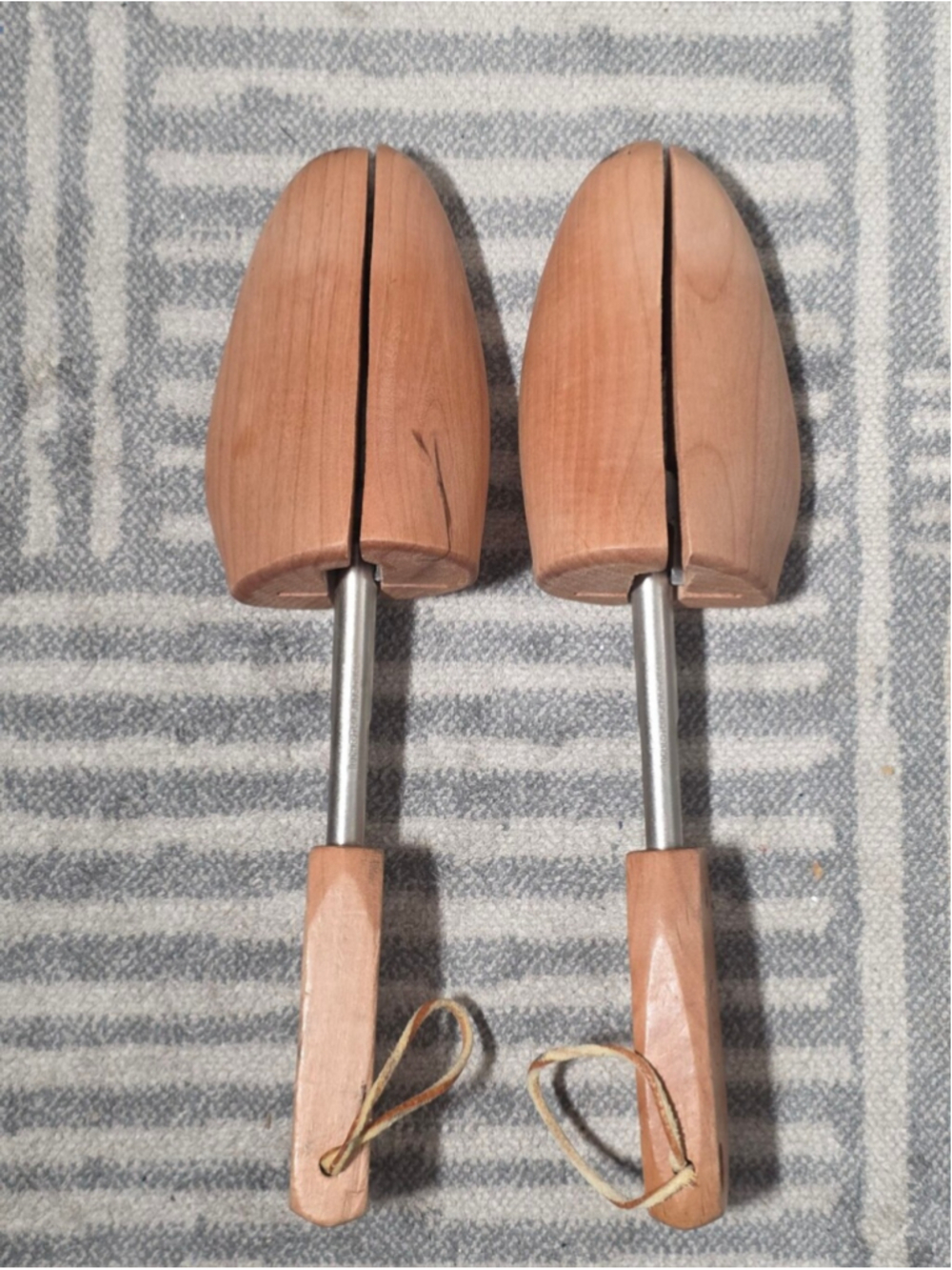 Vintage Wooden Shoe Trees Adjustable Cedar Shoe Stretchers Men’s Size Large Pair